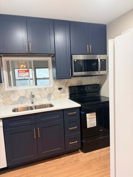 Building Photo - 6704 N Trumbull Ave