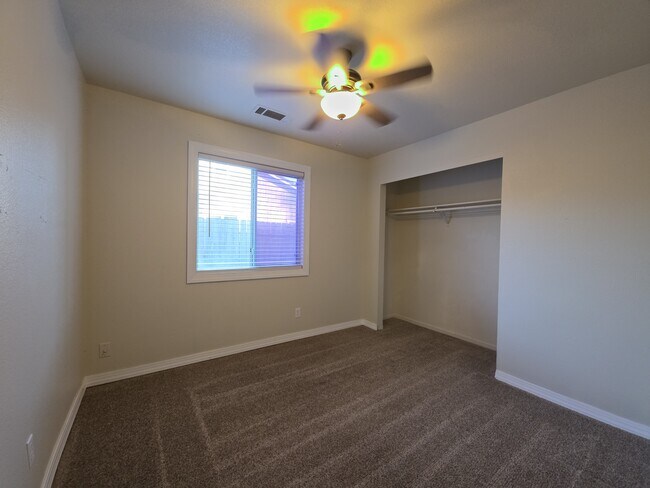Building Photo - 303 Pinon Way