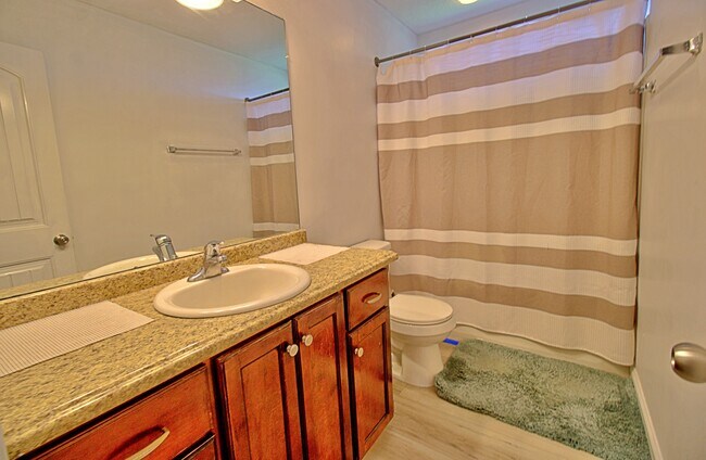 Building Photo - 305 Largo Ct