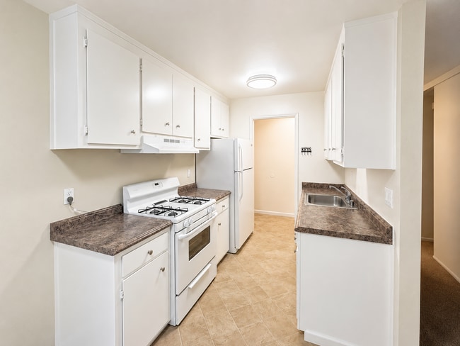 Building Photo - 38500 Paseo Padre Pkwy