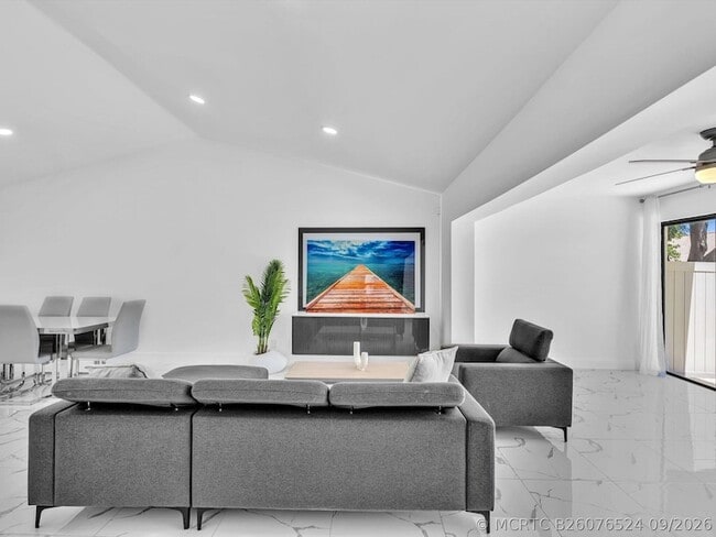 Building Photo - 21578 Altamira Ave