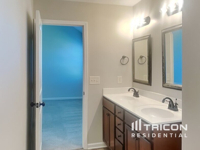 Building Photo - 1073 Castlerock Dr