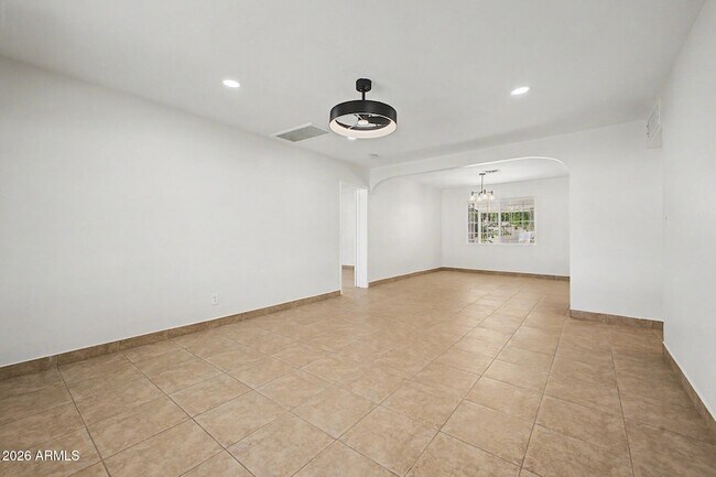 Building Photo - 6138 N 15th Ave