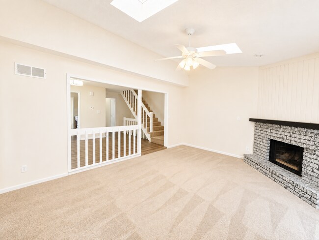 Building Photo - Spacious 3BR Duplex with Two Living Areas