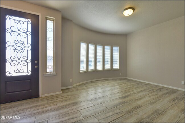 Building Photo - 221 Jennice Cir