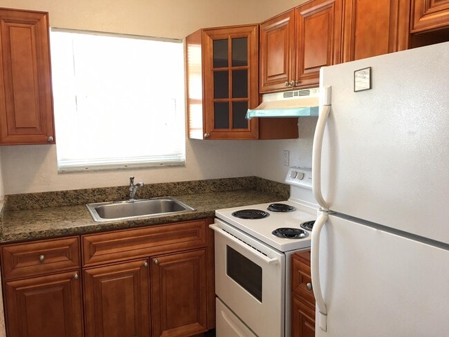 Building Photo - 1820 NE 56th St