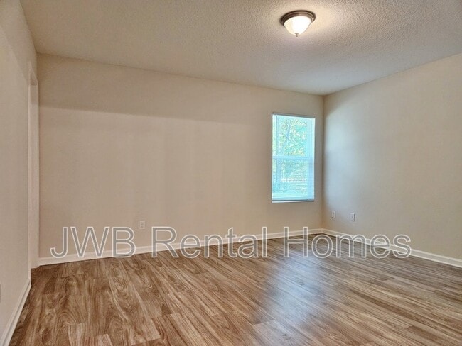 Building Photo - 8015 Mattox Ave