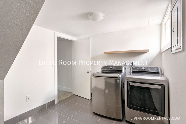 Building Photo - 8034 SE 42nd Ave