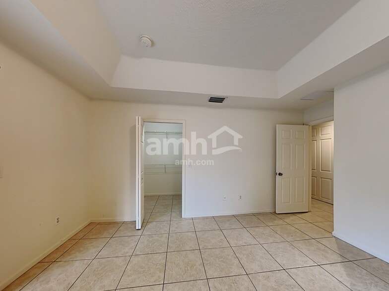 Building Photo - 1009 SW Alcantarra Blvd