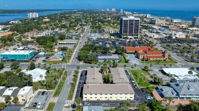 Building Photo - 400 Oakridge Blvd