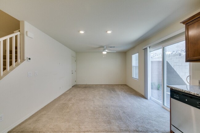 Building Photo - GORGEOUS TOWNHOME*UPGRADED*ALL APPLIANCES*...