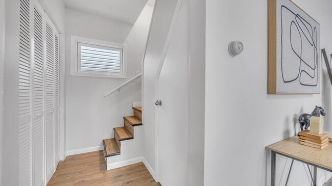 Building Photo - 3 Bed 1 Bath Single Family Home