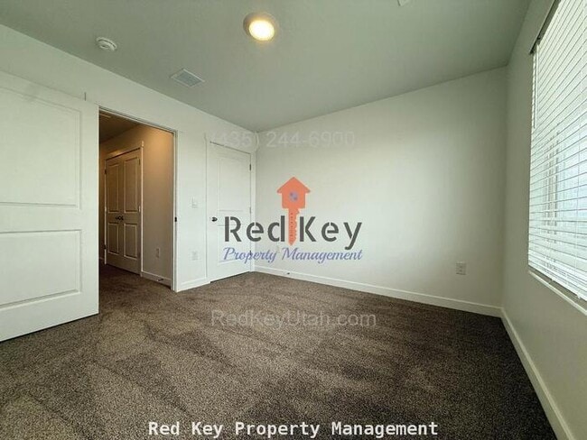 Building Photo - Wayne Way Townhouse