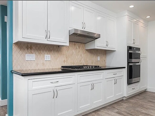 Building Photo - 25440 Plymouth St