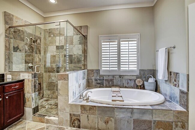 Building Photo - 246 Detering St