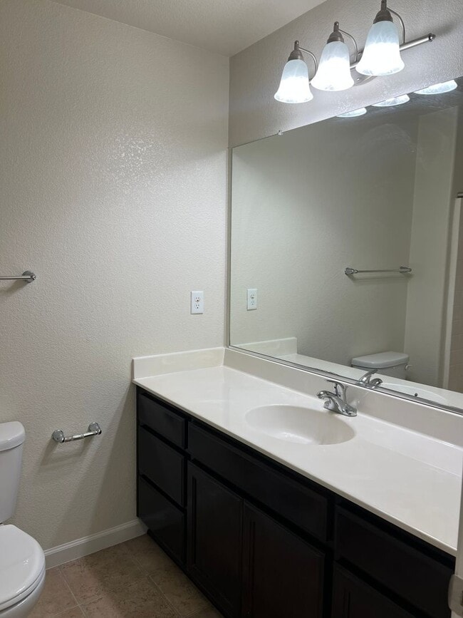 Building Photo - Available NOW! SPECIAL $500 off 1st months rent