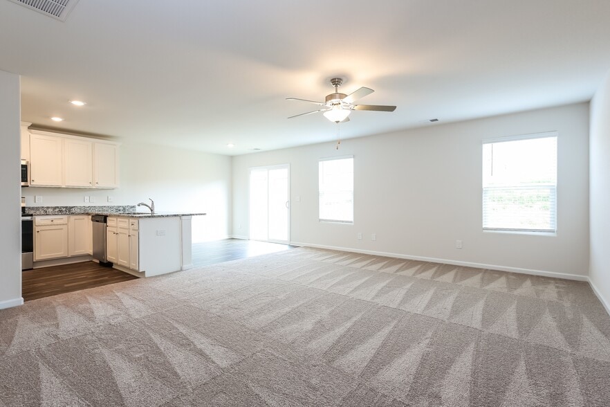 Building Photo - 2219 Southlea Dr