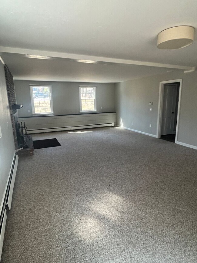 Building Photo - Great 3 Br / 2 Ba Split Level Home in Sandwich