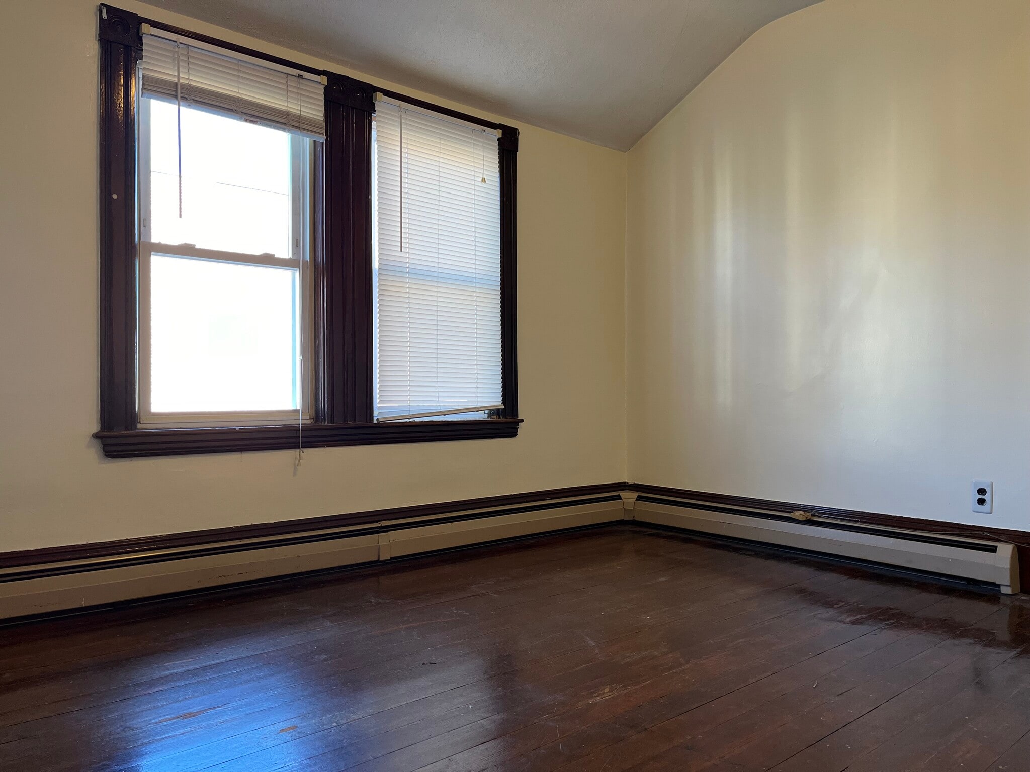 Building Photo - 168 Elm St