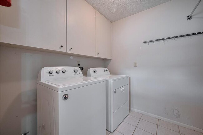 Building Photo - 15222 Torry Pines Rd