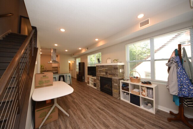 Building Photo - Spacious Luxury 2-Bed, 2-Bath Home in Longfellow – Available June 5th!