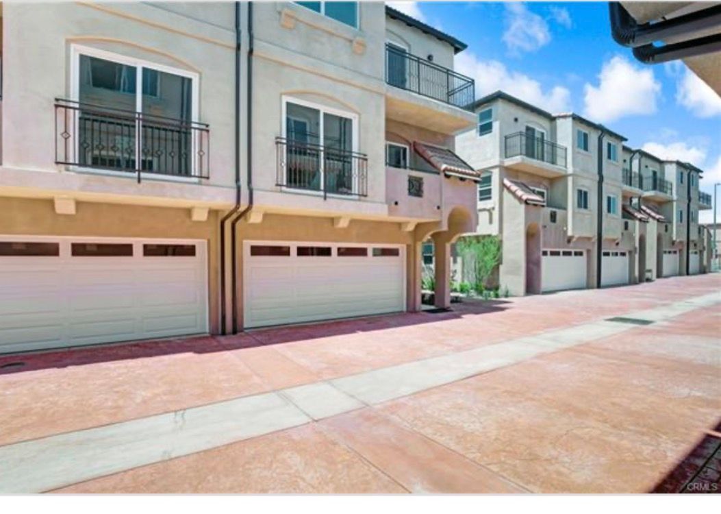 Building Photo - 9861 N Lassen Ct