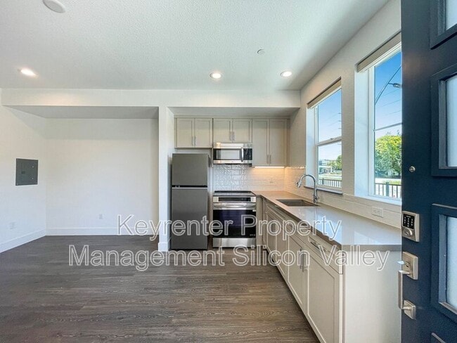 Building Photo - 333 Montague Expy