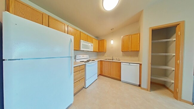 Building Photo - 3505D Fallon Dr