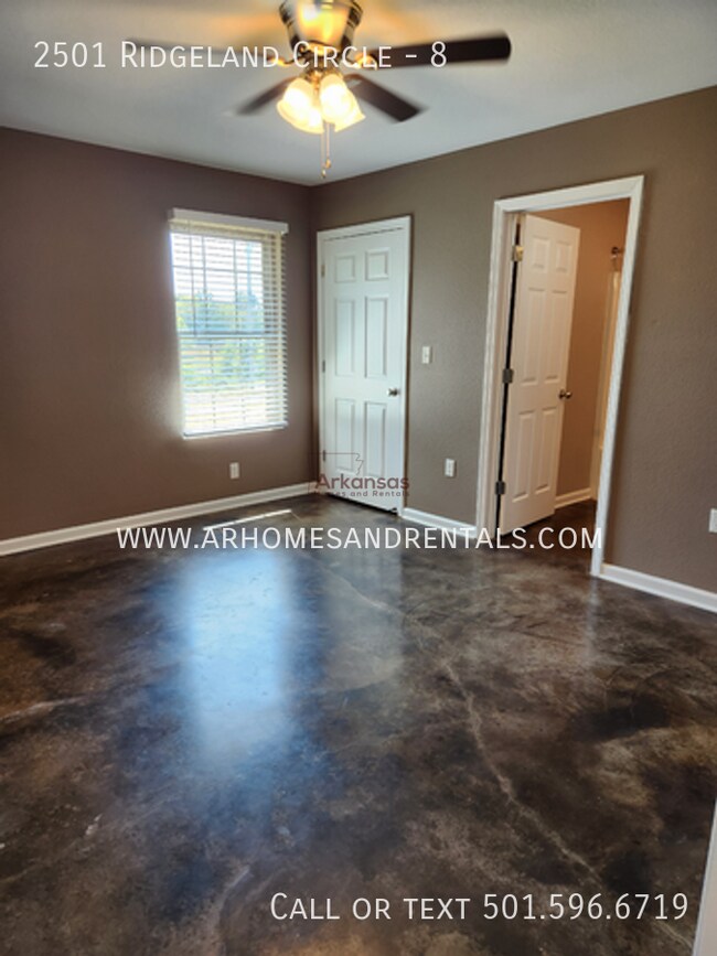 Building Photo - 2501 Ridgeland Cir
