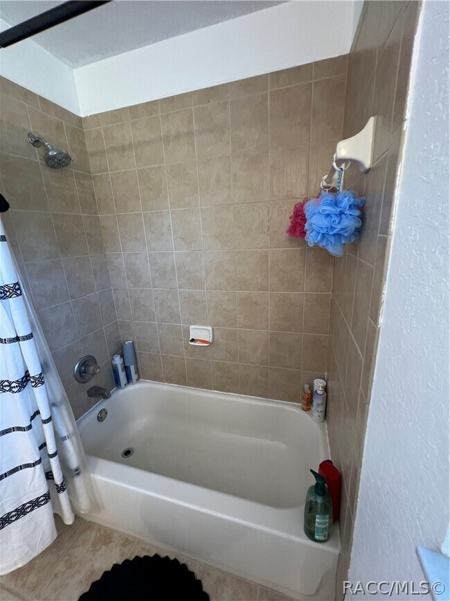 Building Photo - 1211 W Newbury St