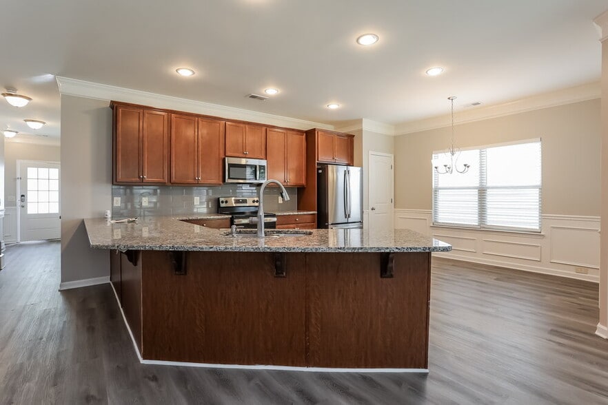 Building Photo - 216 Preserve Dr