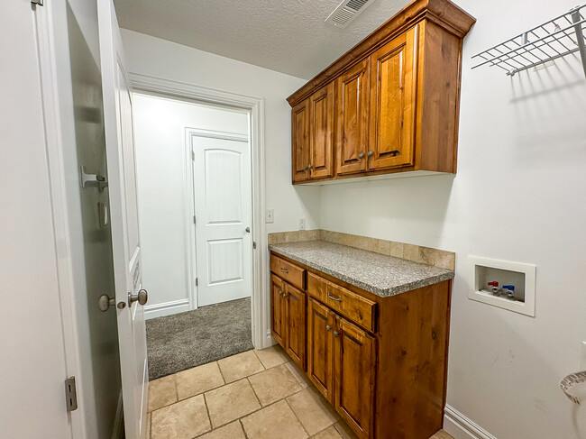Building Photo - 248 S 550 W