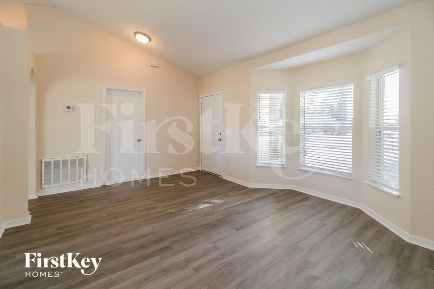Building Photo - 711 Hamster Way