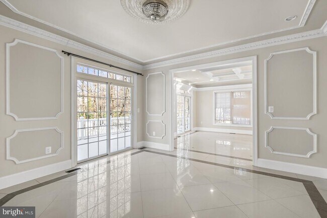 Building Photo - 8330 Westchester Dr