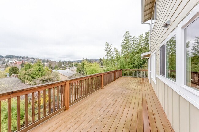 Building Photo - Large 4 Bedroom Edgemoor Home w/ Mother-in-law Suite