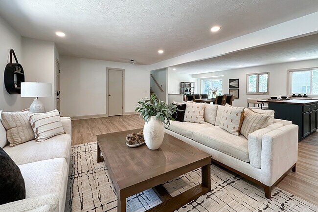 Building Photo - 922 N 122nd St