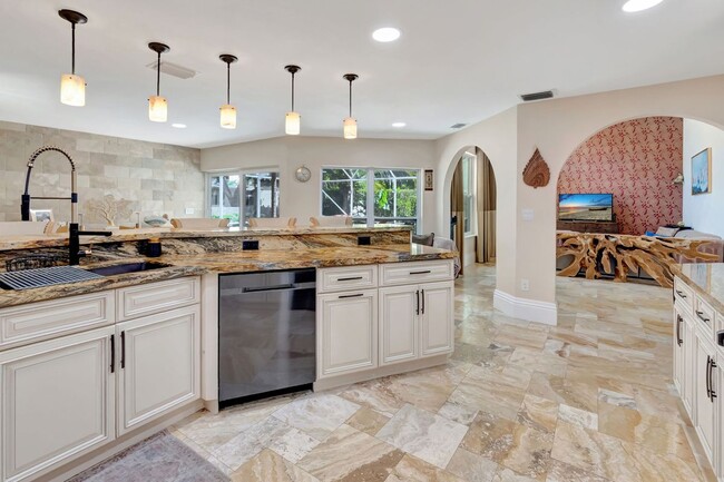 Building Photo - 17274 Ventana Dr