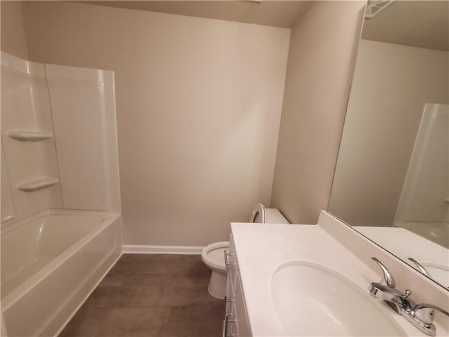 Building Photo - 730 Calvin Pk Dr