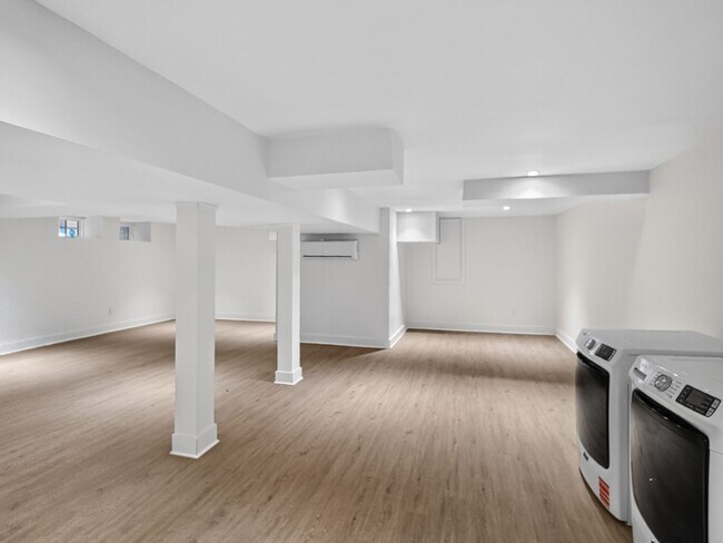 Building Photo - 1085 Ridge Rd