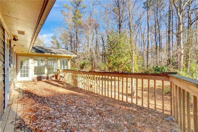 Building Photo - 648 Cativo Dr SW