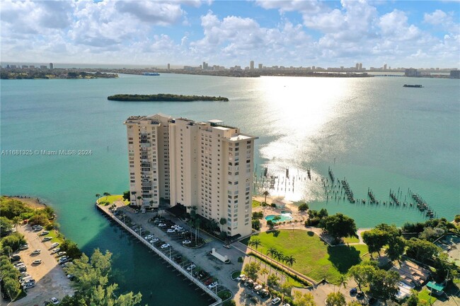 Building Photo - 11111 Biscayne Blvd