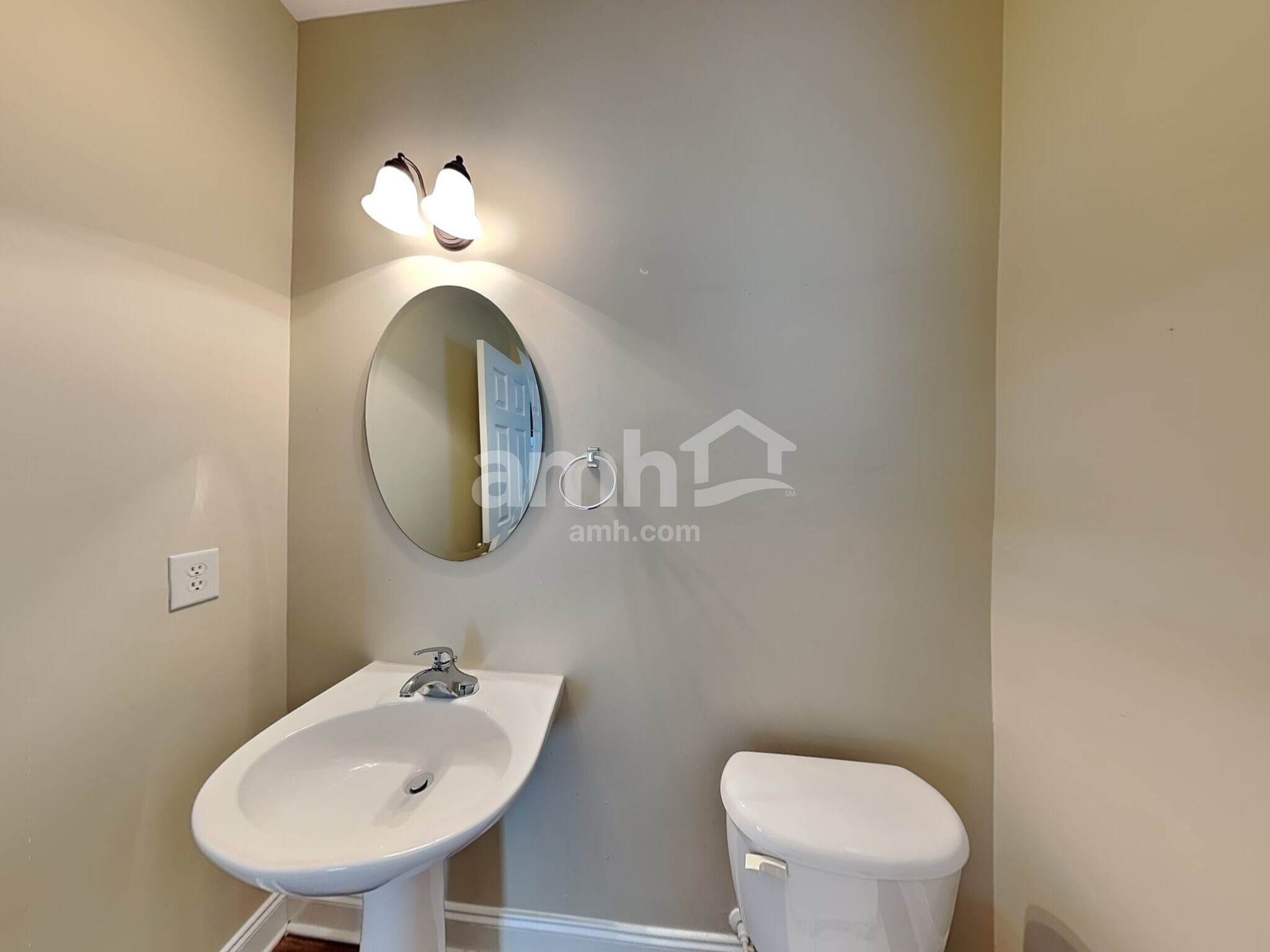 Building Photo - 7842 Jester Park Dr