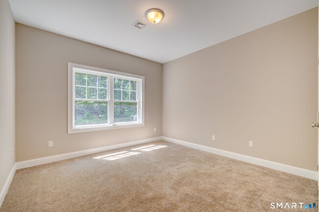 Building Photo - 37 Hunters Ln