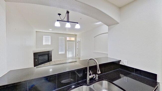 Building Photo - 1747 N Pearl St