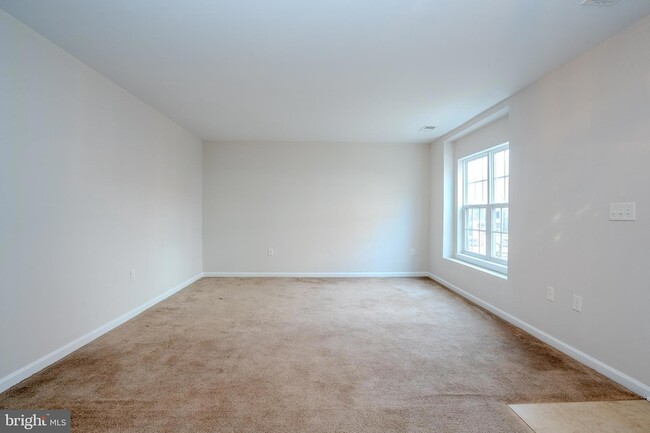 Building Photo - 5 Rafting Way