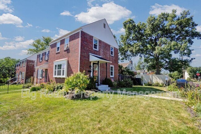 Building Photo - 912 Feist Ave