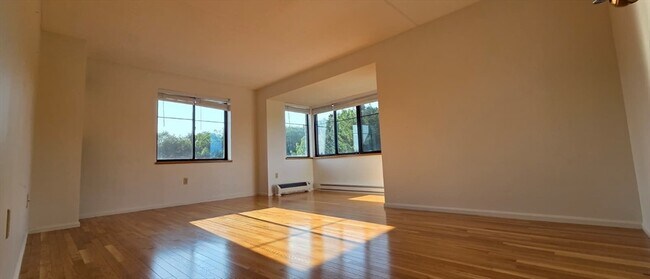 Building Photo - 200 Ledgewood Dr