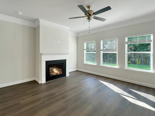 Building Photo - House 4 Beds 3.5 Baths