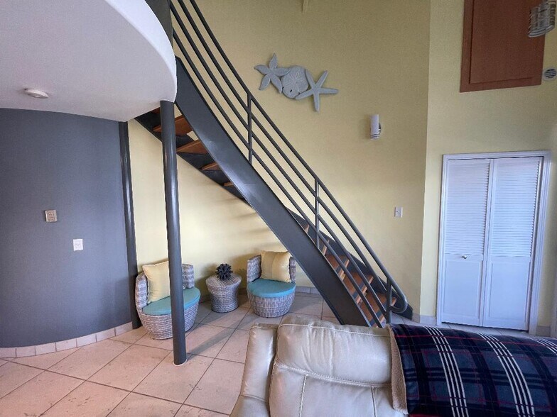 Stairway Seating - 21 Seabreeze Dr