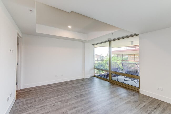 Building Photo - 7137 E Rancho Vista Dr